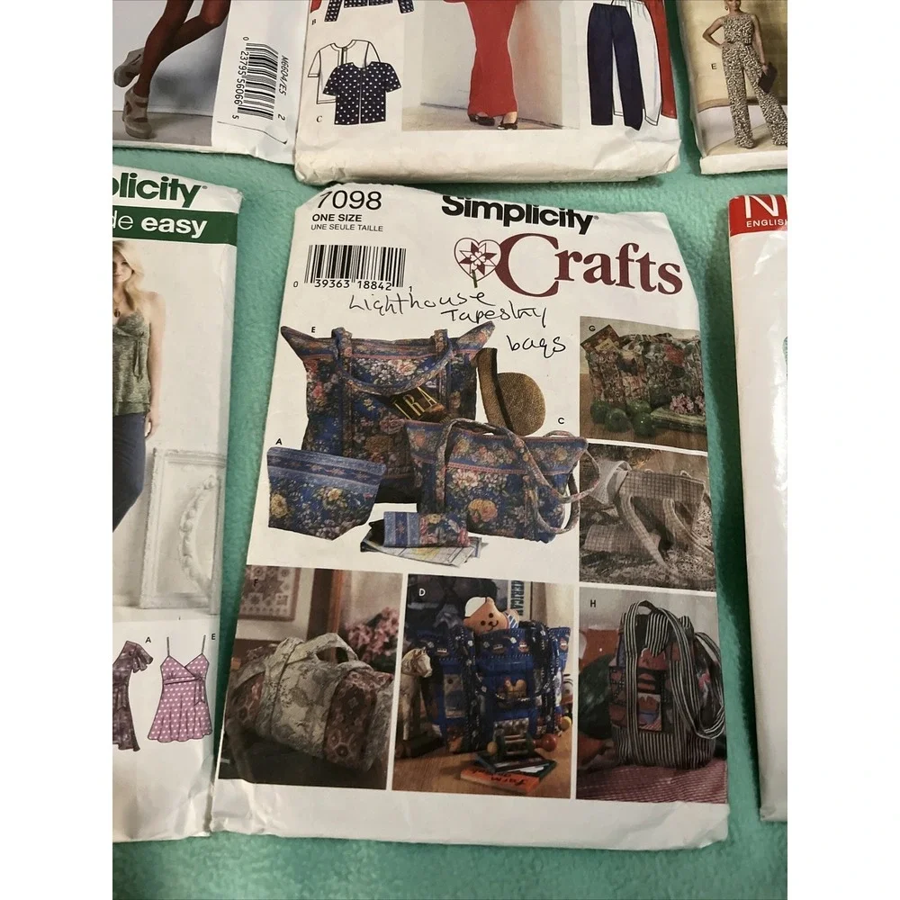 Mixed Lot of‎ 8 Butterick Simplicity Mccalls , Crafts , Hats, Dresses Etc